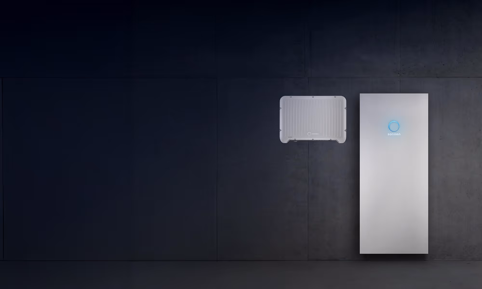 Photo of a sonnenBatterie 10 hybrid: wall-mounted inverter and a floor-standing battery cabinet