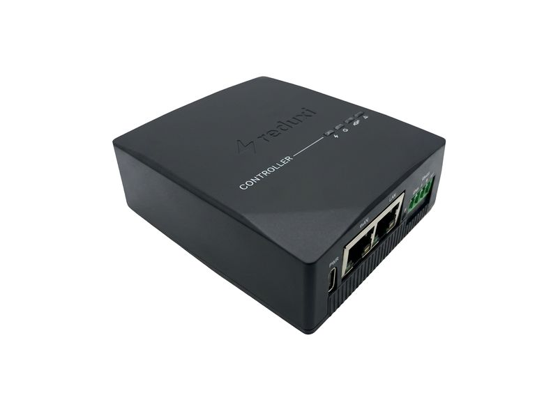 Foto av den mörkgrå fristående lådan Reduxi Controller med två RJ45-portar och grönt plintblock