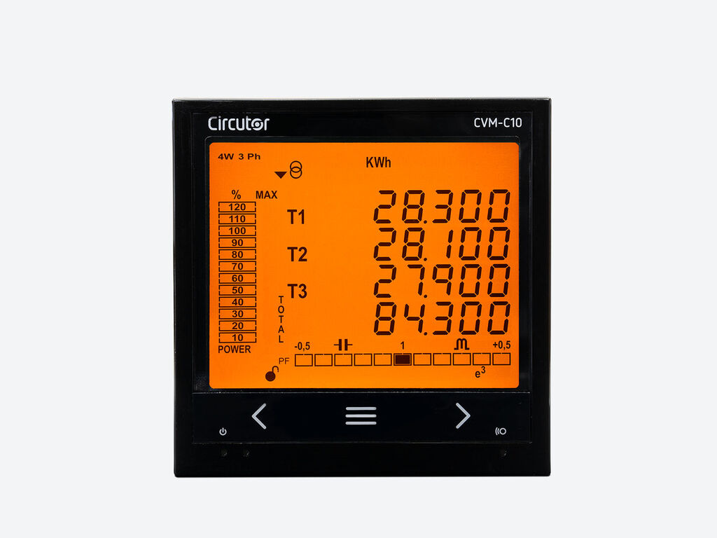 Panelový analyzátor výkonu Circutor CVM-C10, displej zobrazuje T1 28.300, T2 28.100, T3 27.900, celkem 84.300 kWh