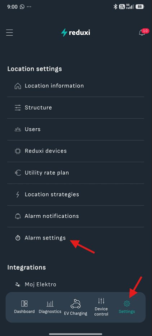Separador Settings da Reduxi app com setas vermelhas a apontar para Alarm settings e para o separador Settings