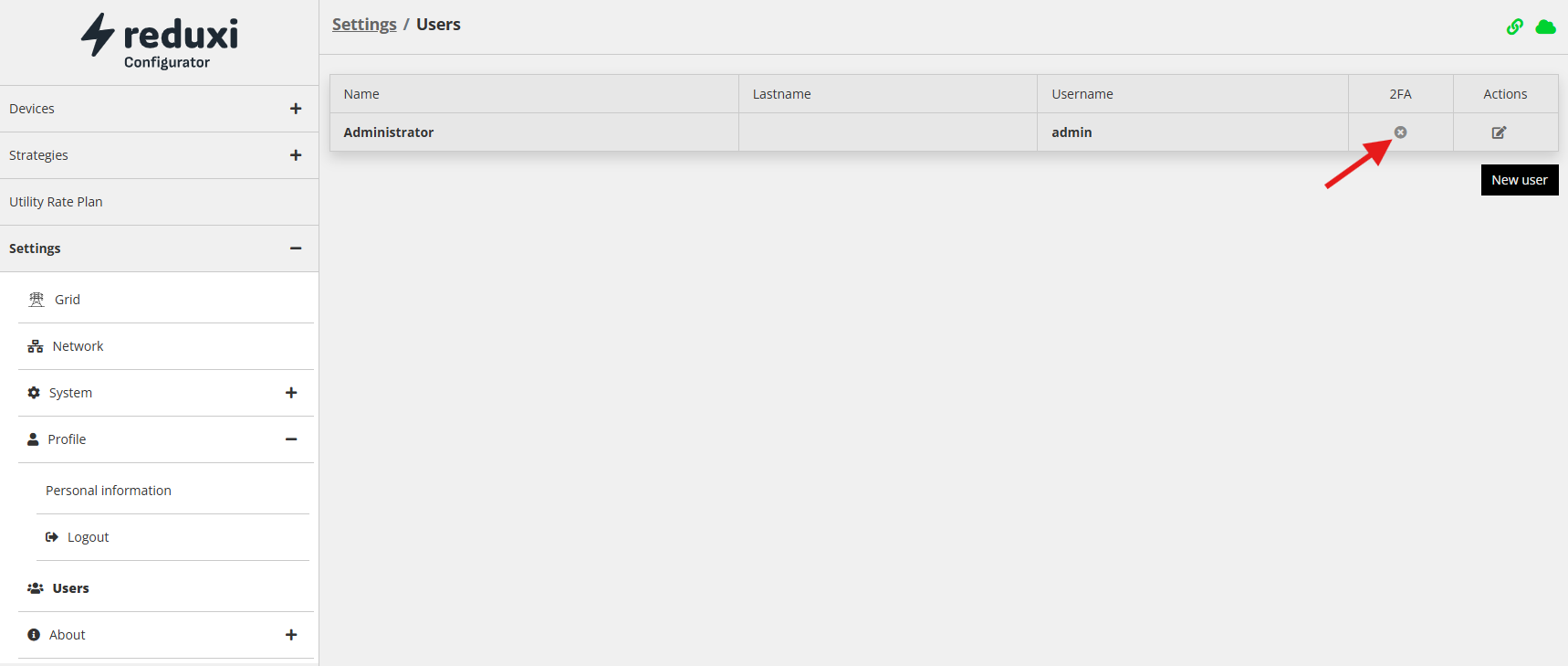 Reduxi Configurator, pagina Users: rij van de beheerder met 2FA-pictogram, gemarkeerd met een rode pijl