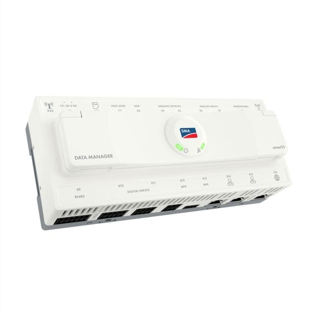 Fotografia do SMA Data Manager M, caixa branca com logótipo SMA e LEDs verdes